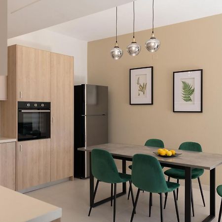 Mela Luxury Apartments Maroulas Bagian luar foto
