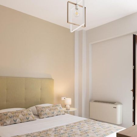 Mela Luxury Apartments Maroulas Bagian luar foto