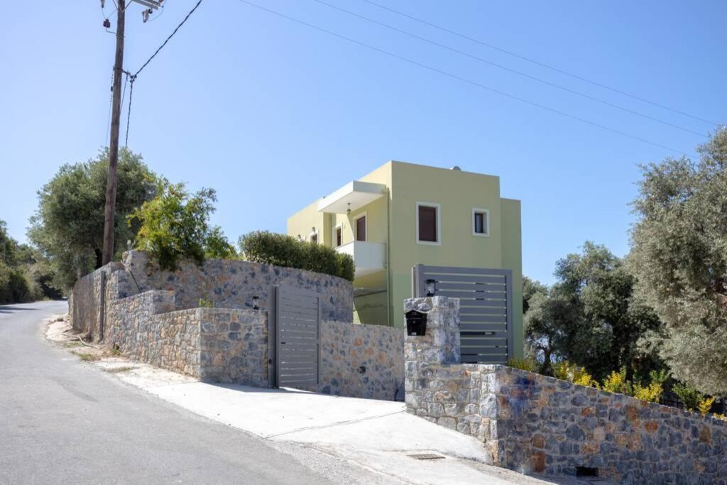 Mela Luxury Apartments Maroulas Bagian luar foto