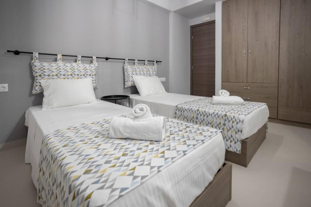 Mela Luxury Apartments Maroulas Bagian luar foto