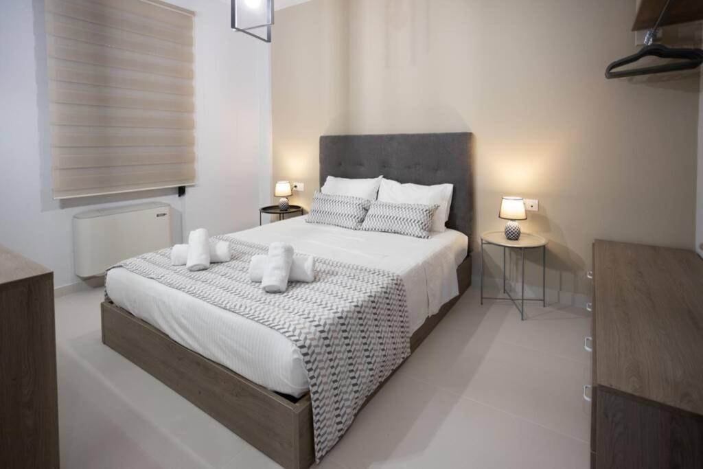 Mela Luxury Apartments Maroulas Bagian luar foto