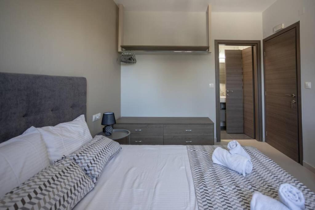 Mela Luxury Apartments Maroulas Bagian luar foto