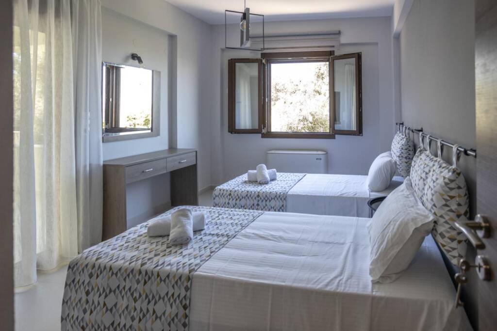 Mela Luxury Apartments Maroulas Bagian luar foto