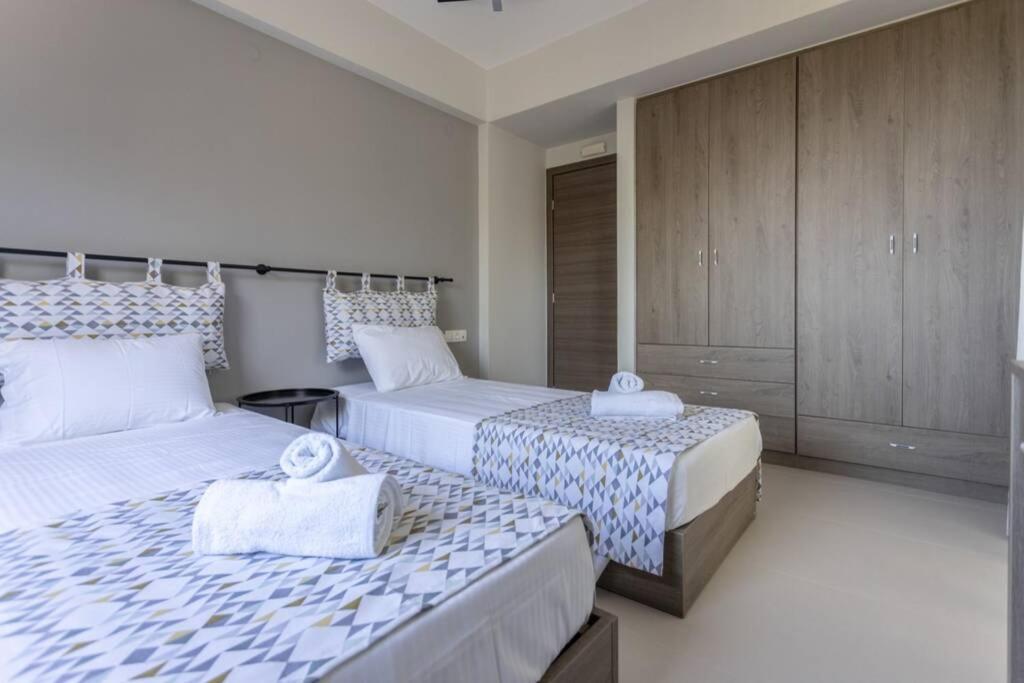 Mela Luxury Apartments Maroulas Bagian luar foto