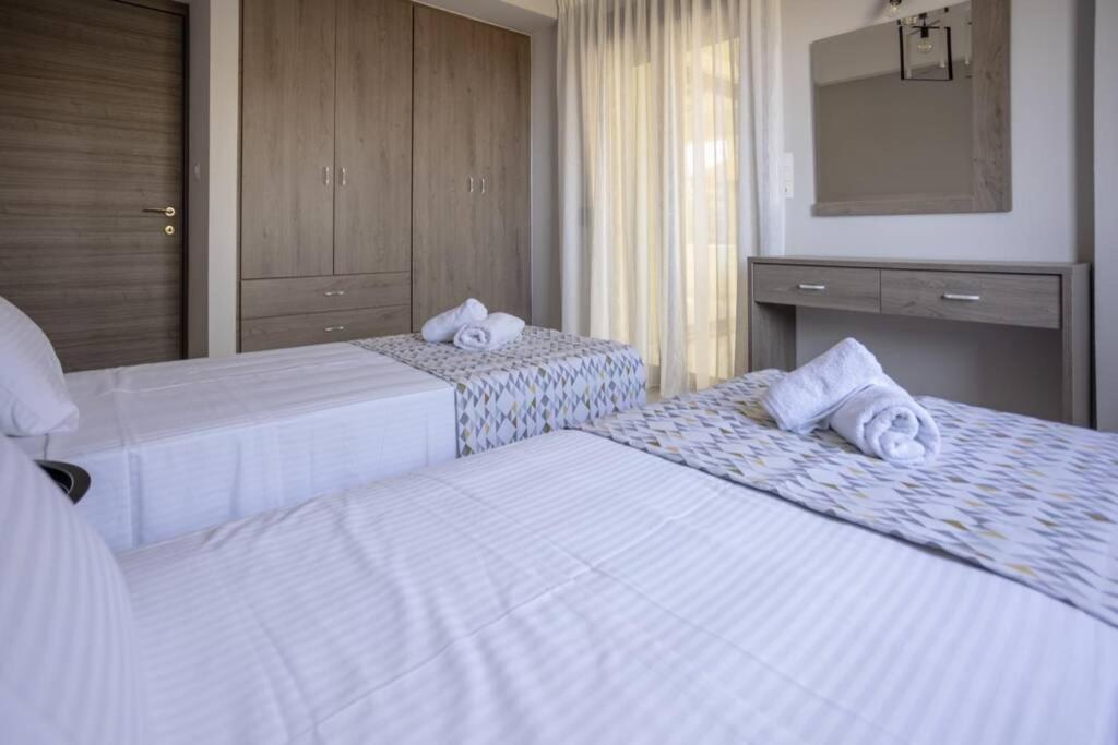 Mela Luxury Apartments Maroulas Bagian luar foto