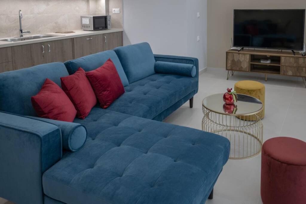 Mela Luxury Apartments Maroulas Bagian luar foto