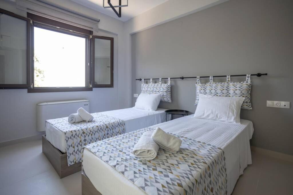 Mela Luxury Apartments Maroulas Bagian luar foto