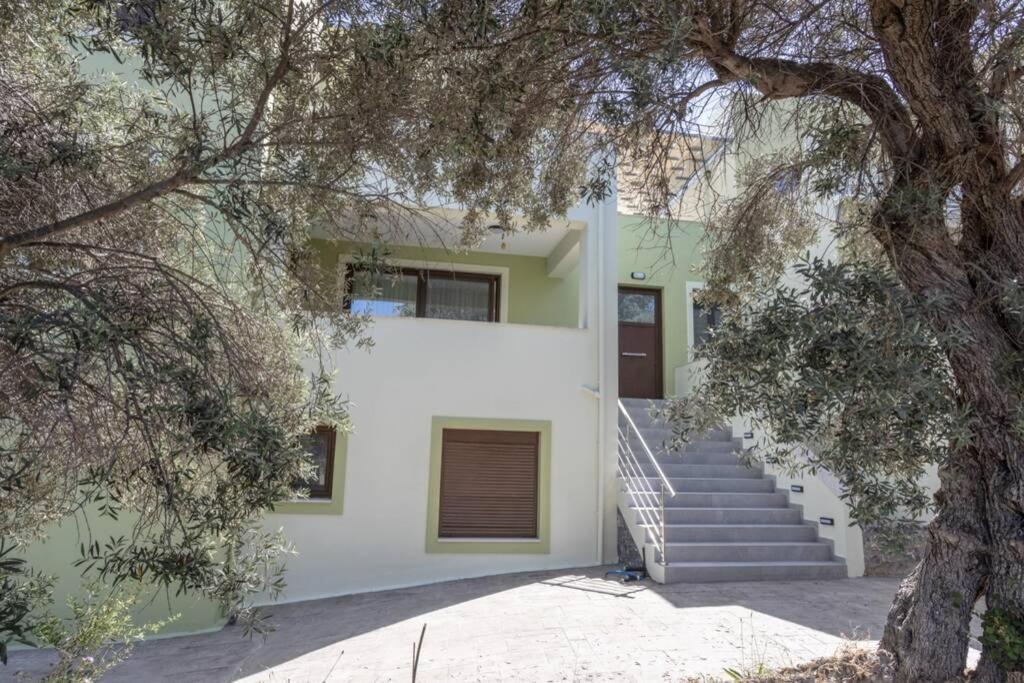 Mela Luxury Apartments Maroulas Bagian luar foto