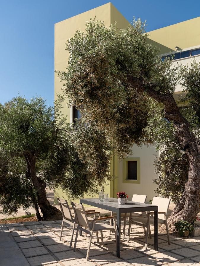 Mela Luxury Apartments Maroulas Bagian luar foto
