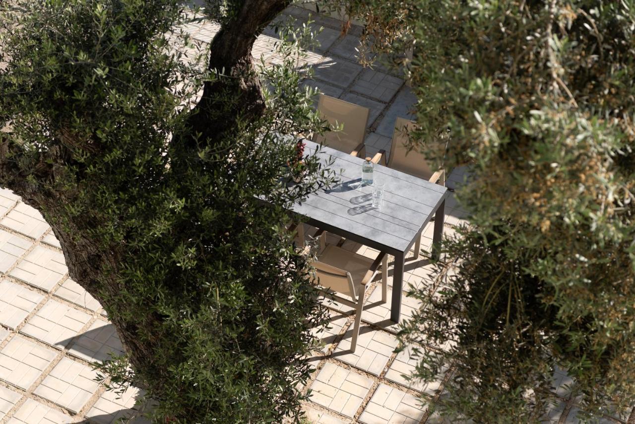 Mela Luxury Apartments Maroulas Bagian luar foto