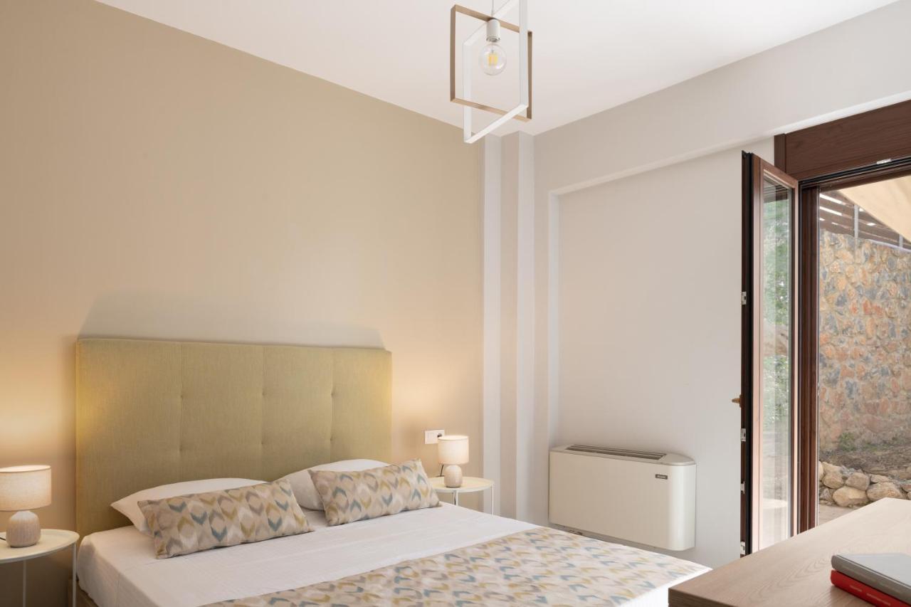Mela Luxury Apartments Maroulas Bagian luar foto