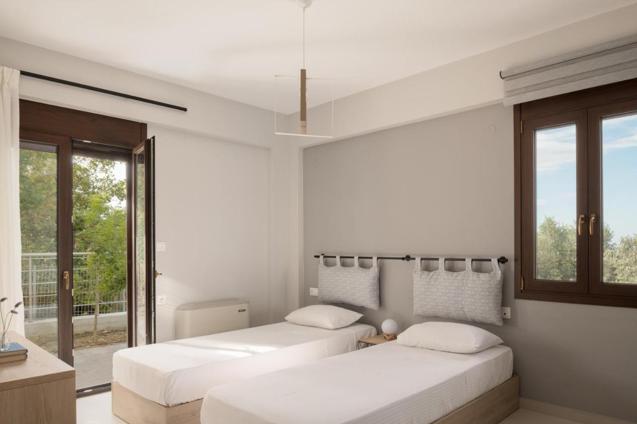 Mela Luxury Apartments Maroulas Bagian luar foto