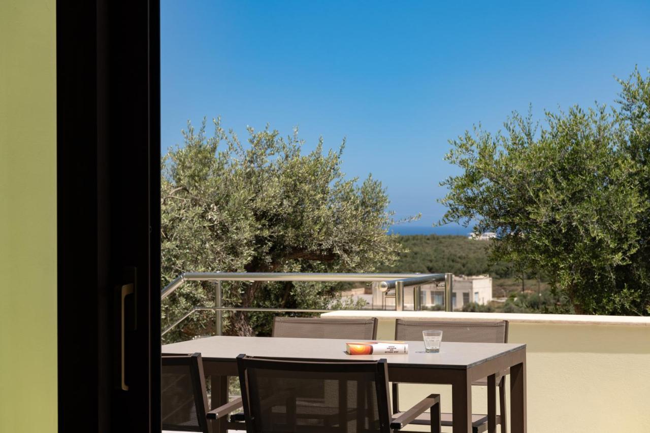Mela Luxury Apartments Maroulas Bagian luar foto