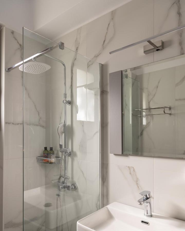 Mela Luxury Apartments Maroulas Bagian luar foto