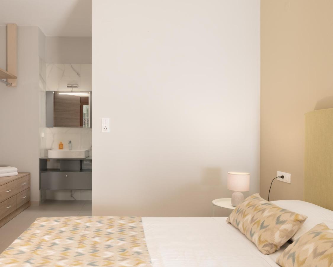 Mela Luxury Apartments Maroulas Bagian luar foto
